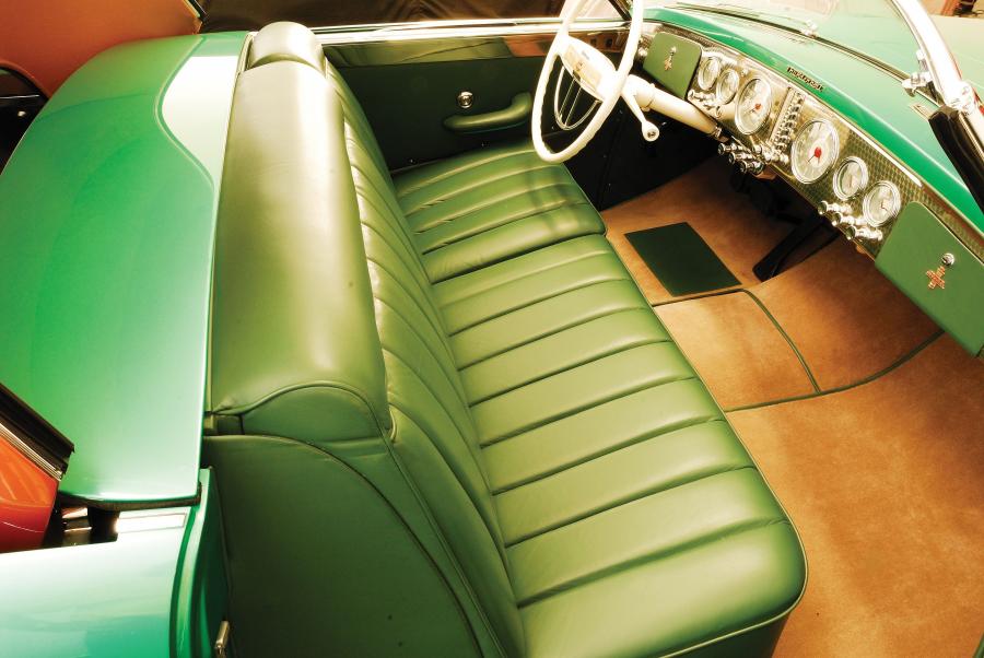 Интерьер Chrysler Thunderbolt Concept Car 1940 года  (фото 10 из 51)